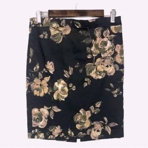 Beautiful sateen floral pencil skirt.